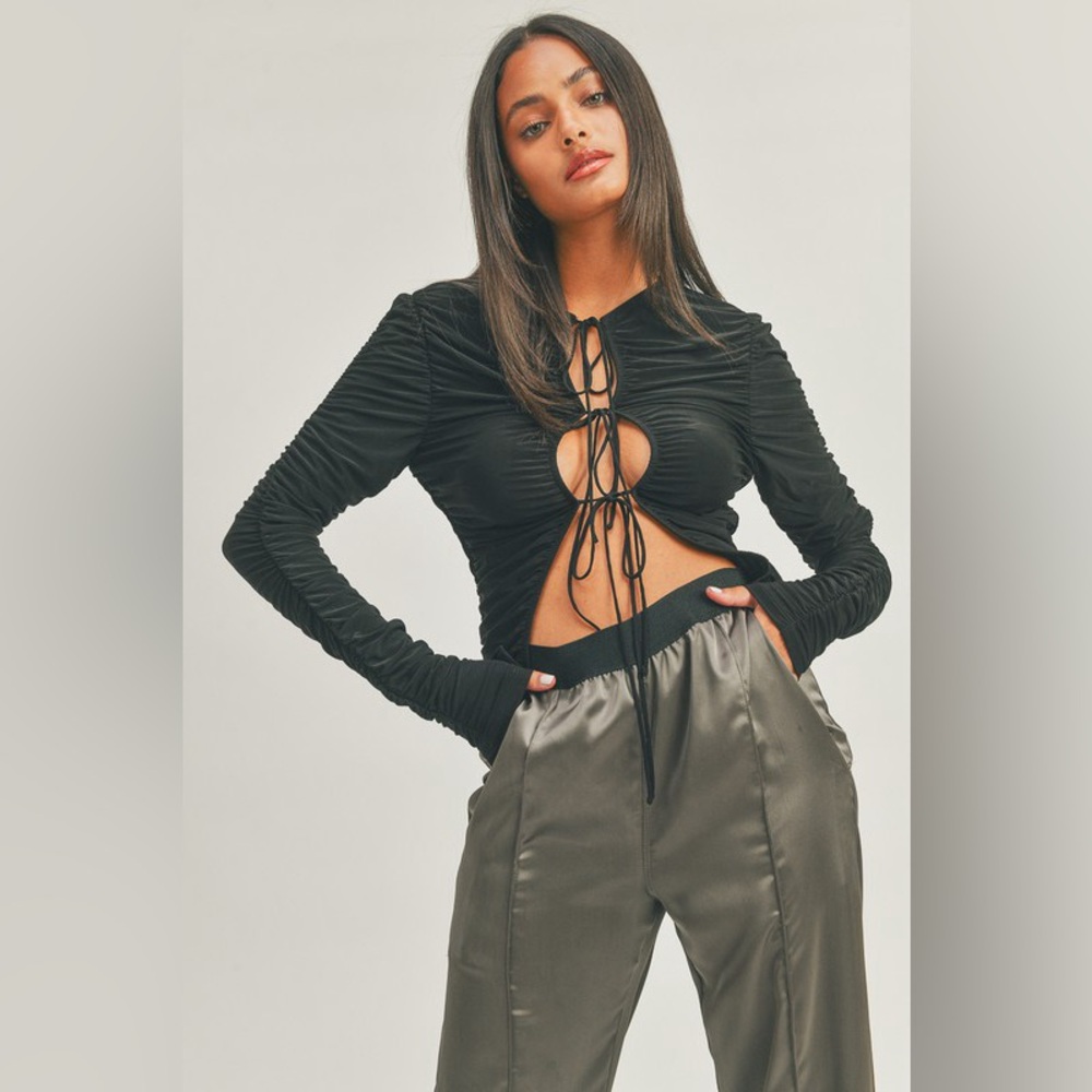 435B-BLACK. Tie Front Ruched Long Sleeve Top